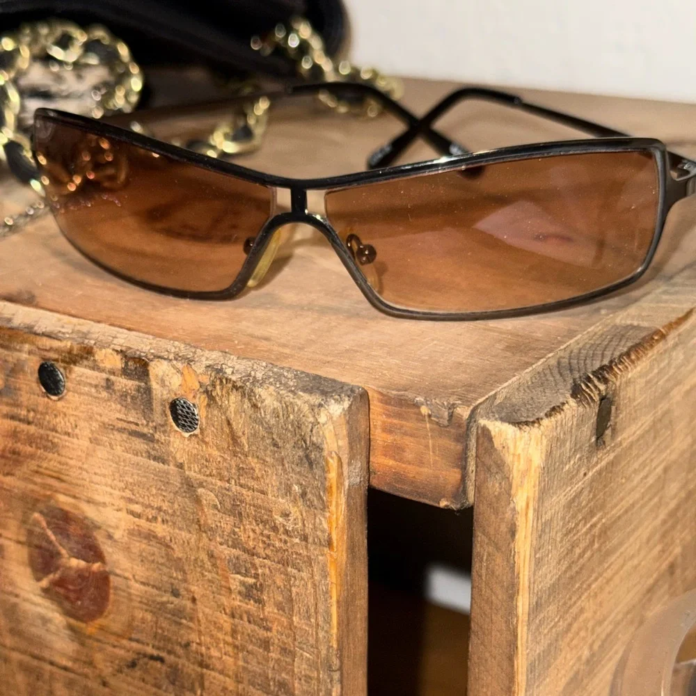 Sleek Minimalist Narrow Frame Sunnies - Y2K Streetwear Brown Tint